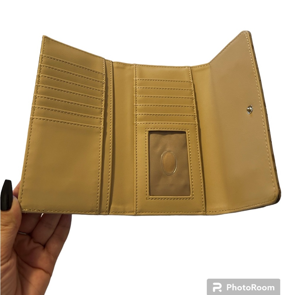 Guess Wallet - Picture 2 of 3